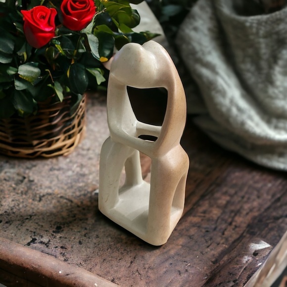 Handcarved Kisii Ware
Soapstone Kissing Hugging
Figures Figurine made in Kenya - Picture 1 of 9